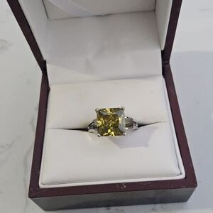 Yellow and Silver Geometric Star Ring